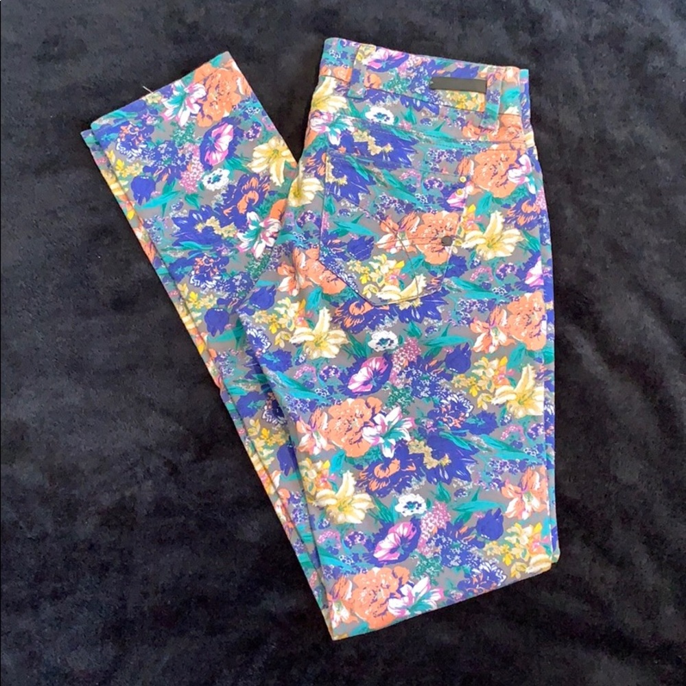 Cute flower patterned jeans!